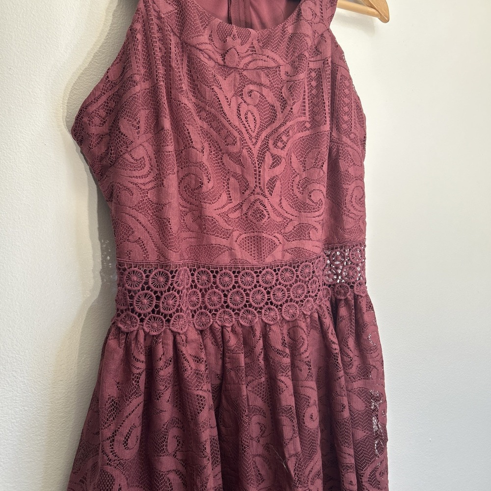 Charlette Russe Size L Lace Burgundy Dress See Through Waist Flowy - Picture 3 of 16